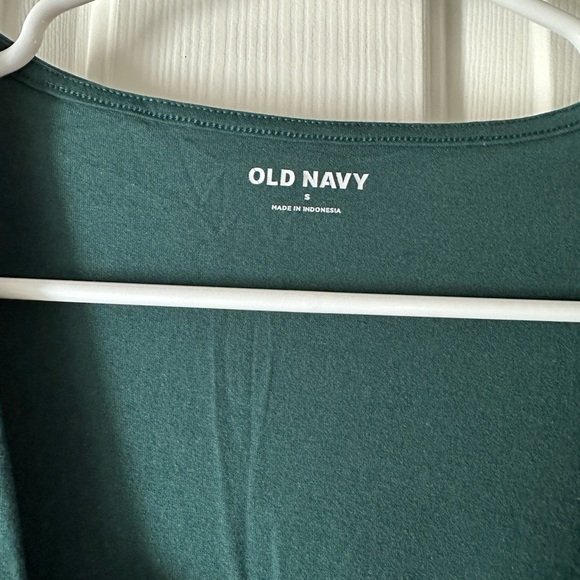 NWT: Long Sleeve Twisted Front V-Neck - Picture 3 of 7